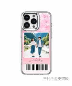 iPhone 手機殼照片客製化示意圖，透明防摔 iPhone 手機殼可放入情侶照片並加入名字或文字設計，紀念款手機殼推薦