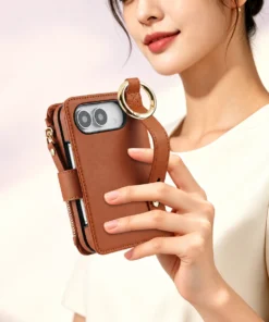 IPHONE DUO 多功能指環手機皮套，背面單點固定指環與手帶展示，柔粉米白風格